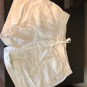 White linen short